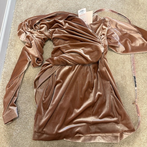HOUSE OF CB Tamara One Shoulder Velvet Mini Dress - Nude Size L NWT - Picture 5 of 5